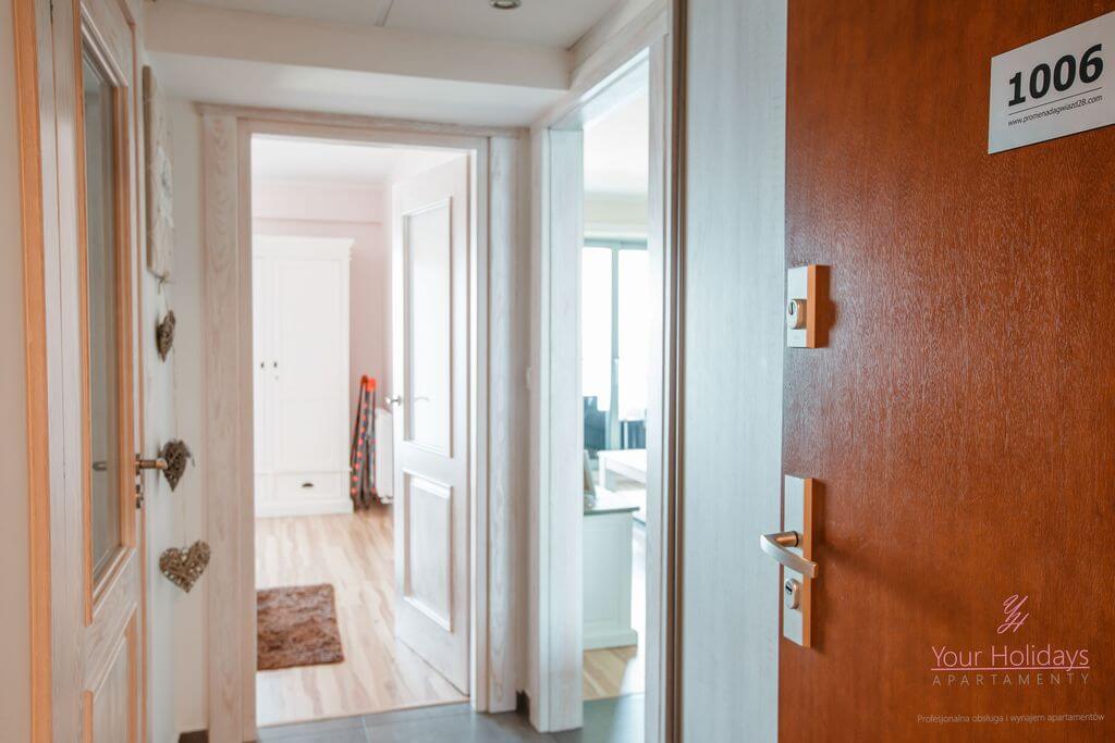 Międzyzdroje Apartment Promenada Gwiazd 28/1006 - Your Holidays Międzyzdroje 9 Międzyzdroje Apartament Promenada Gwiazd 28/1006 - przedpokój
